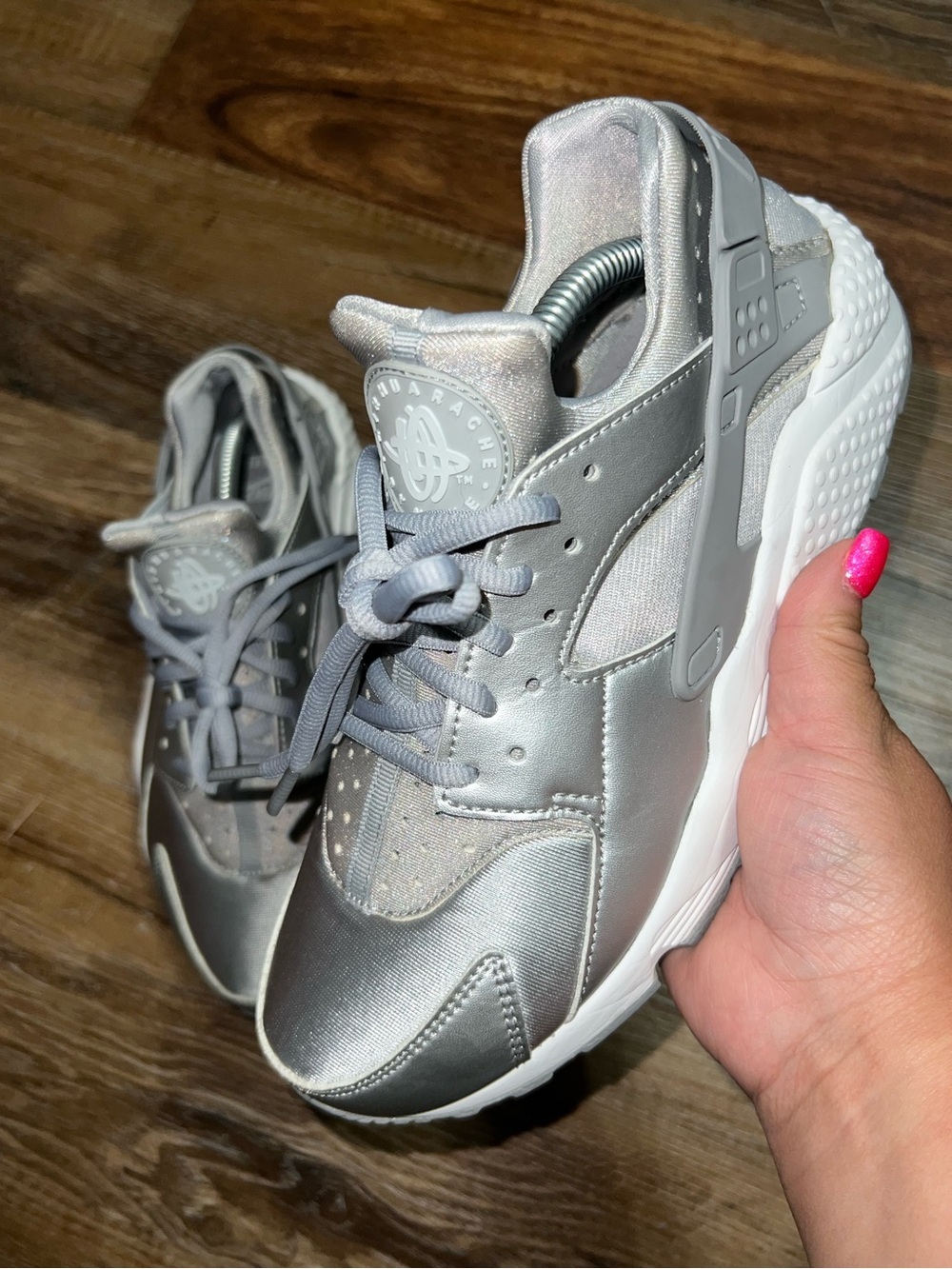 Nike Women Air Huarache Run SE - Metallic Silver/Matte Silver, Size 8